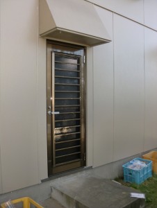 【岡山市】「MIWA」三協立山アルミの引戸の玄関の鍵交換の画像イメージ
